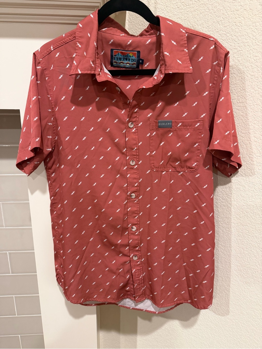 BURLEBO Short-Sleeve Button-Down Shirt in Rust with White Lightning Print